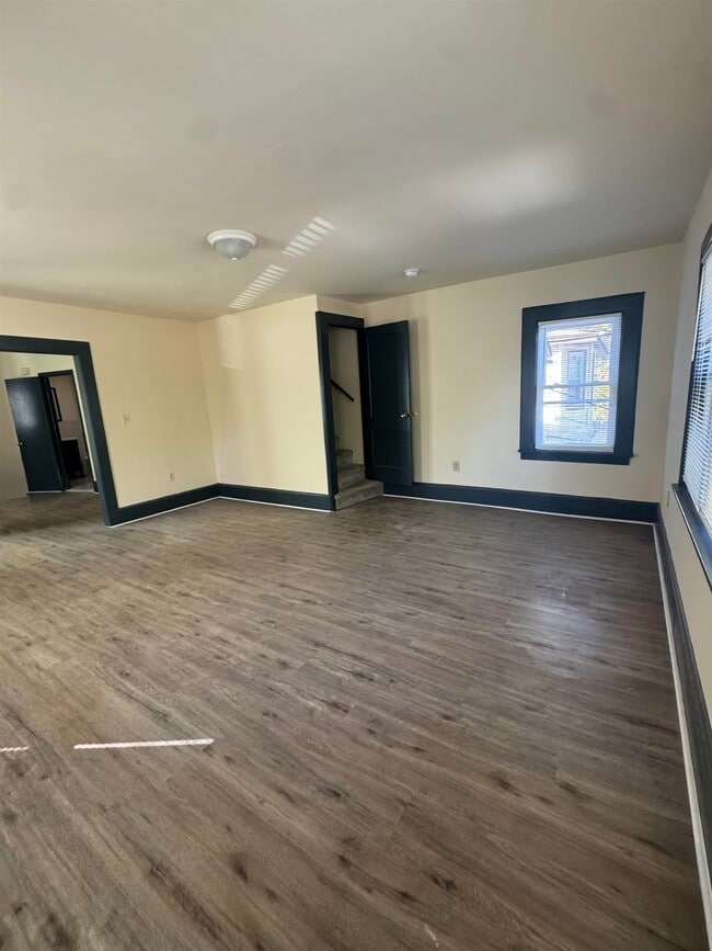 Building Photo - 620 Lyons Ave