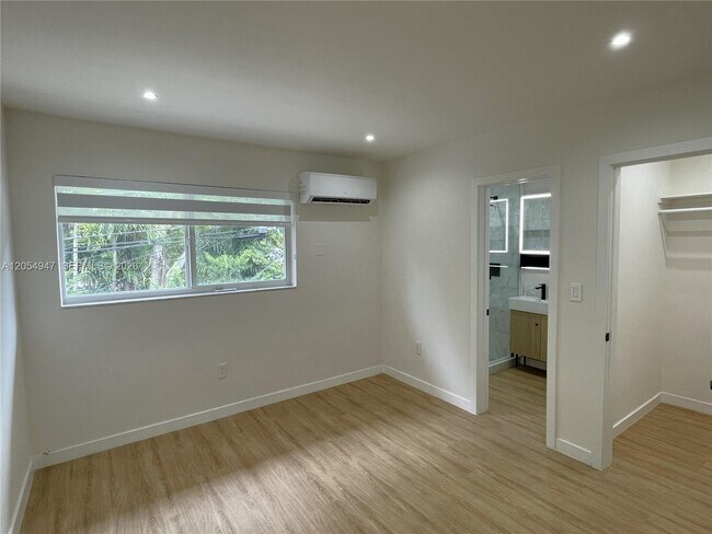 Building Photo - 6310 SW 79th St