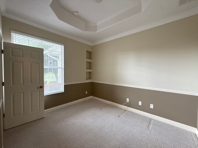 Building Photo - Lake Diamond Golf and County Club Pool Hom...