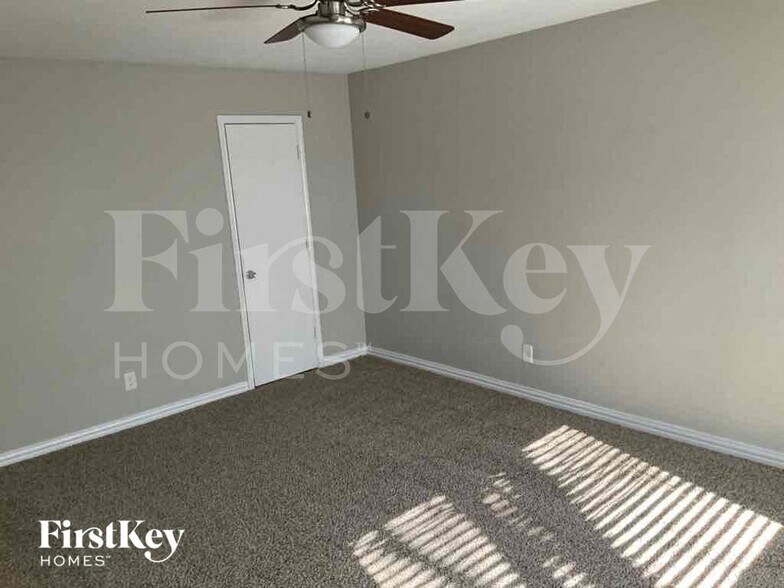 Building Photo - 1005 Loving Trail