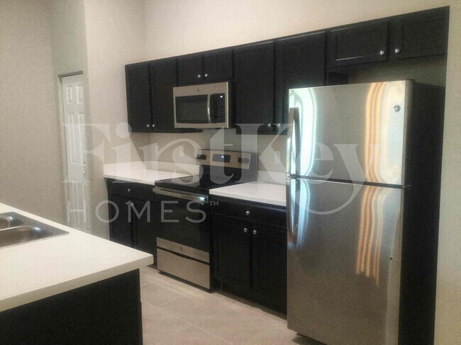 Building Photo - 3549 SW Rosardo St