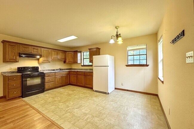 Primary Photo - Modern & Spacious • Newly Remodeled • 2 Be...