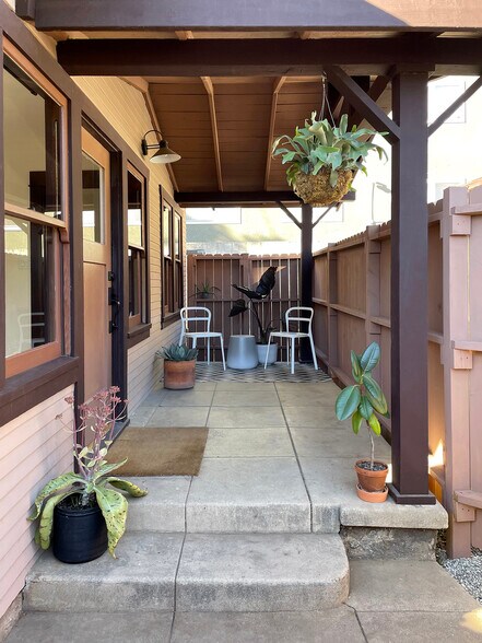 Building Photo - 204 N Avenue 55