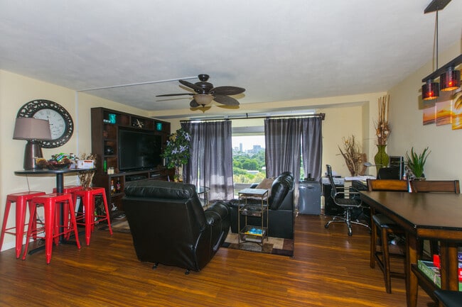 Building Photo - 1511 Nuuanu Ave