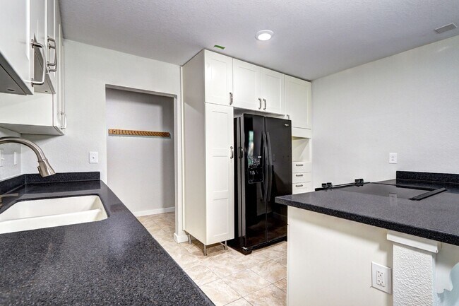 Building Photo - Updated 2 Bedroom 2 Bath Condo With Pool A...