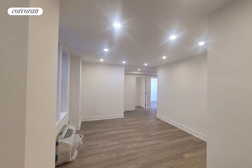 Building Photo - 45 W 81st St