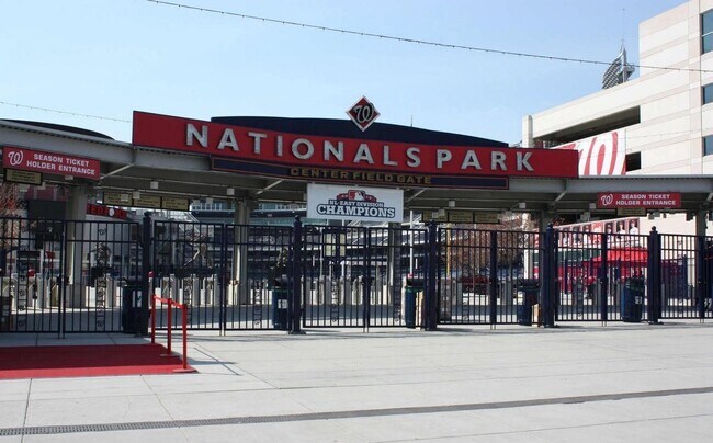 Building Photo - 1012 7th St SE