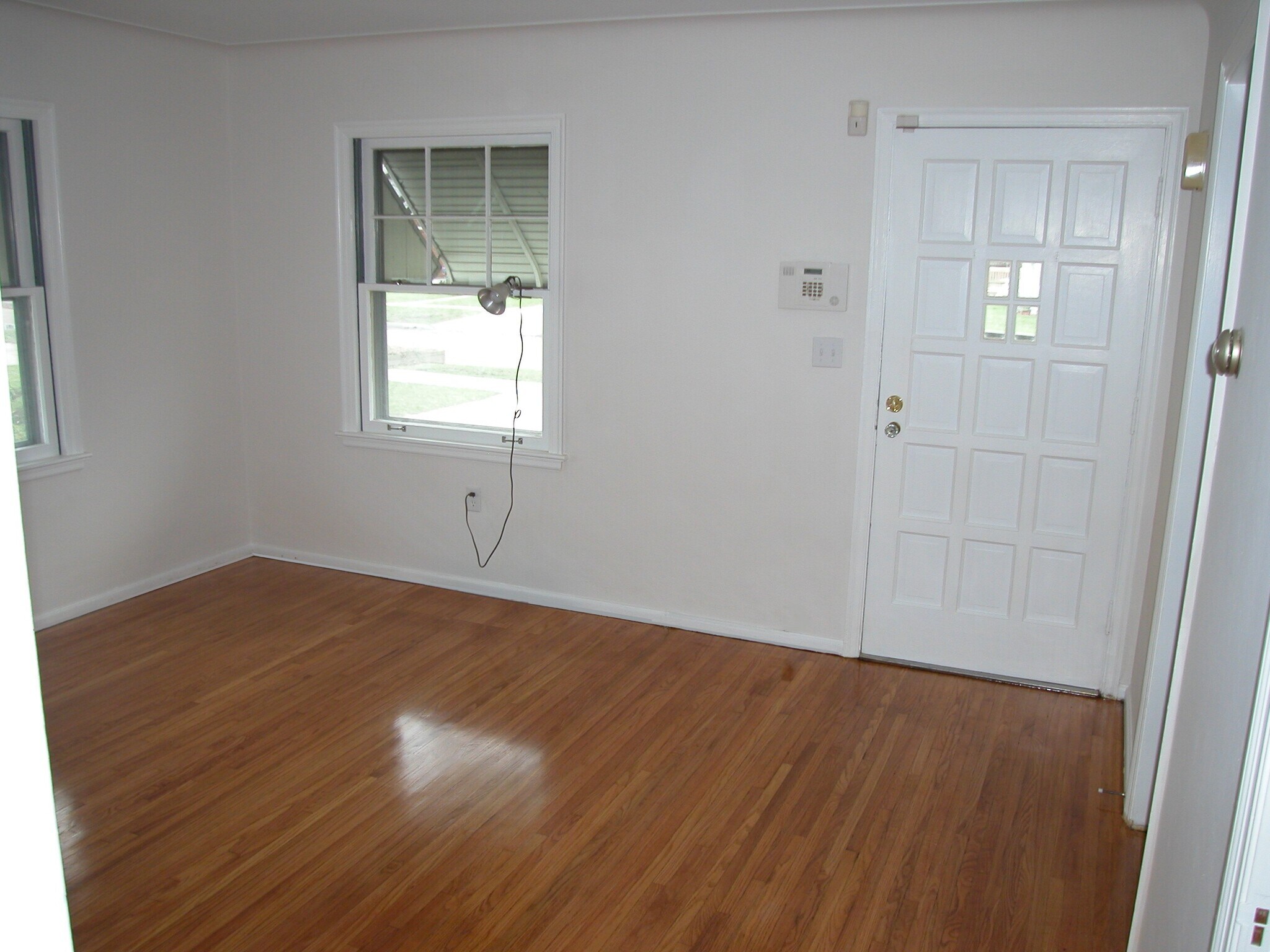 12x16 Living room - 4442 Caroline Ave