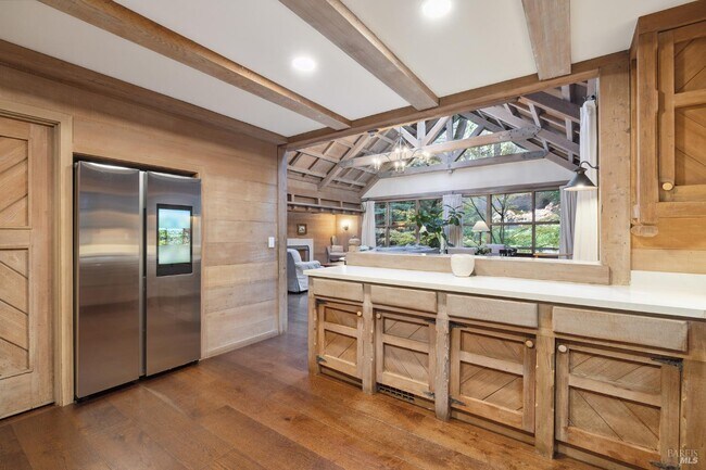 Building Photo - 224 Cascade Dr