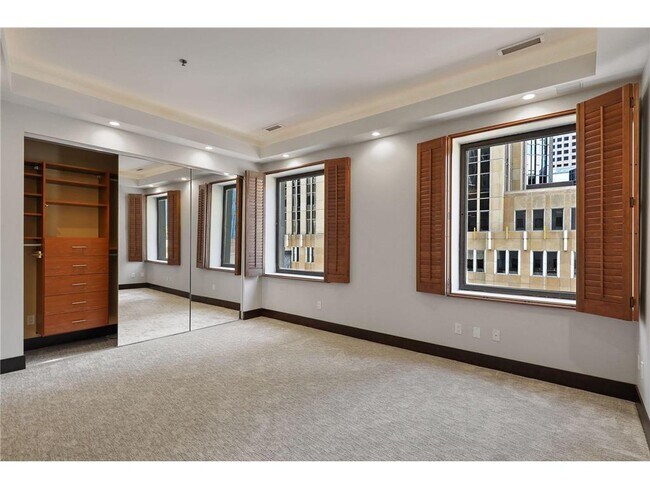 Building Photo - 601 S Marquette Ave