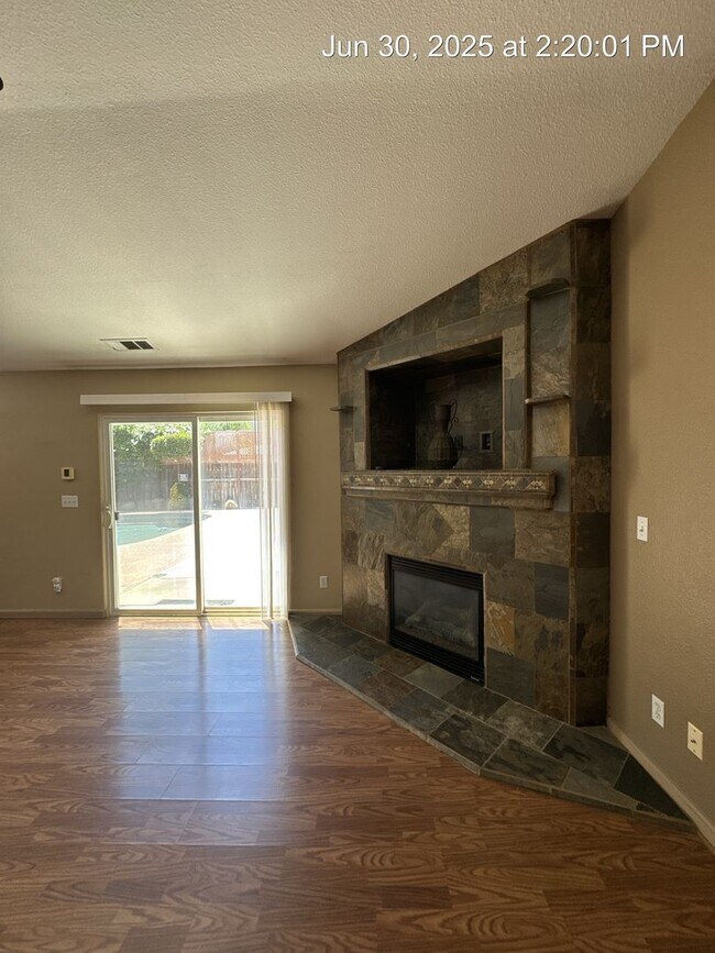Building Photo - 3969
