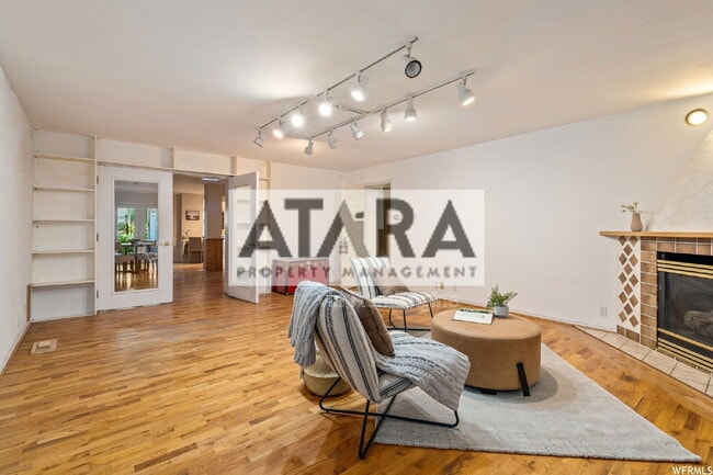 Building Photo - 1577 E Tomahawk Dr