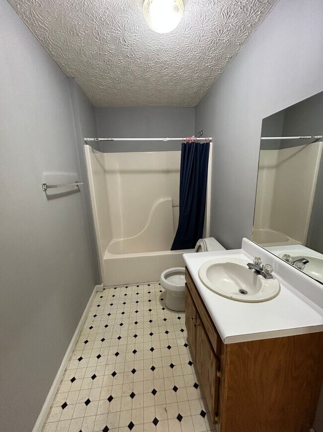 Building Photo - 2692 Callier Springs Rd SE