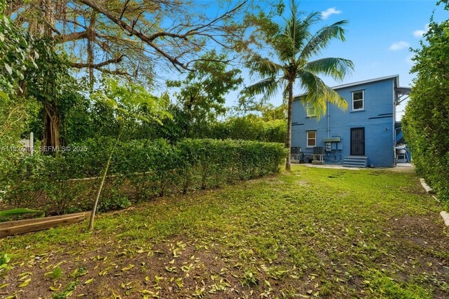 Building Photo - 559 NE 68th St