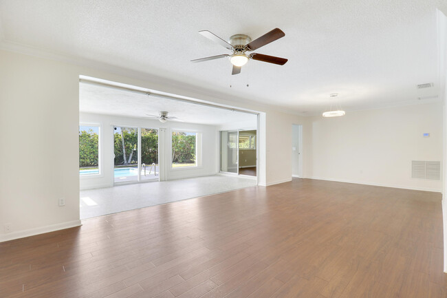 Building Photo - 1284 SW 9th St