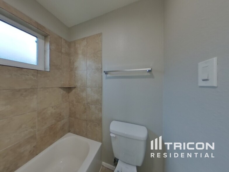 Building Photo - 8218 Tattershall Cir