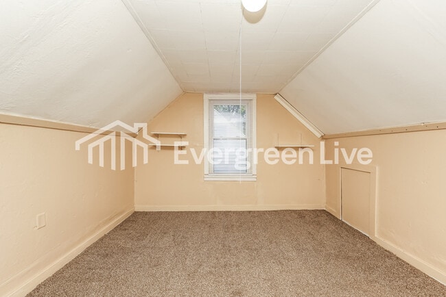 Building Photo - 124 E Lindberg Dr