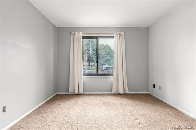 Building Photo - 401 S Kalispell Way