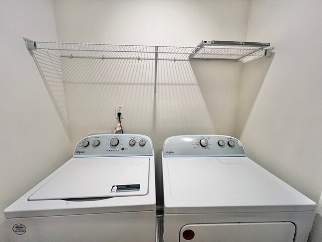 Building Photo - **OFFERING REFUNDABLE APPLICATION FEES & $100 MOVE IN PROMOTION** Excellent 3BD, 3BA Raleigh Town...