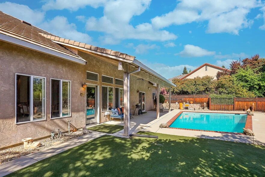 Building Photo - 689 Saint Andrews Rd