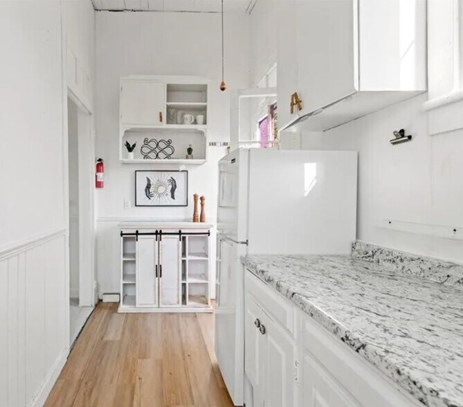 Building Photo - 1035 N Derbigny St