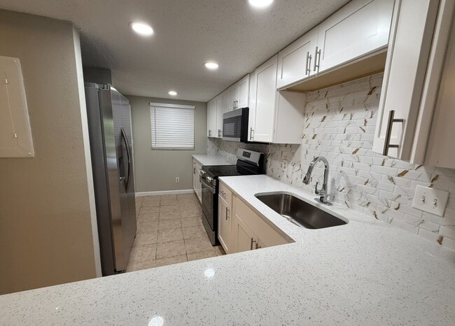 Building Photo - 3700 S Osprey Ave