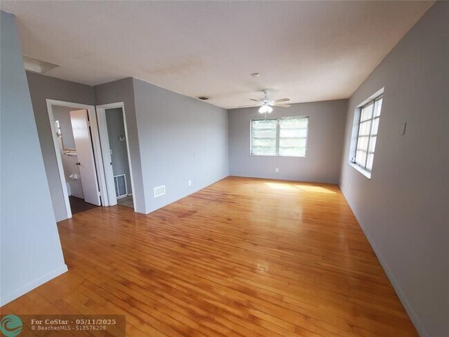 Building Photo - 6220 SW 41st Ct