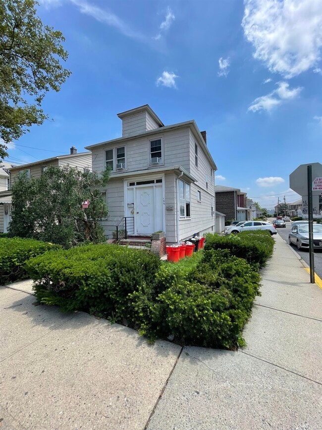 Building Photo - 188 Palisade Ave