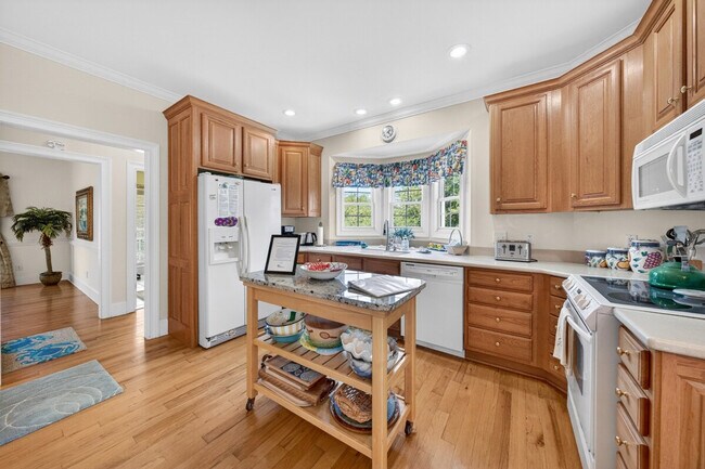 Building Photo - 203 Whiting Ln