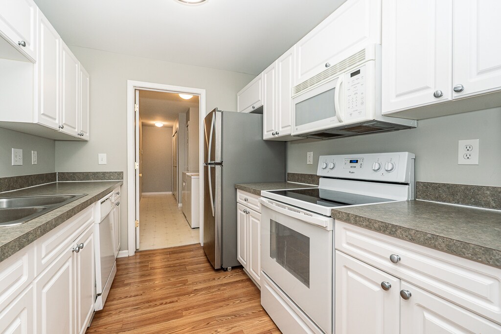Building Photo - 5681 Pine Aires Dr