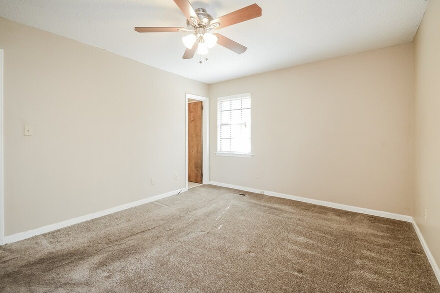 Building Photo - 935 Pine Hill Rd