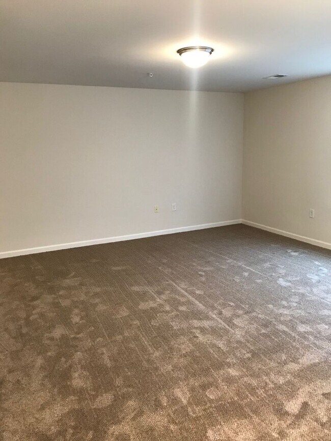 Building Photo - Bright & Inviting 2-Bedroom Condo in Prime...
