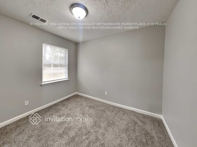 Building Photo - 2035 Amberly Glen Way