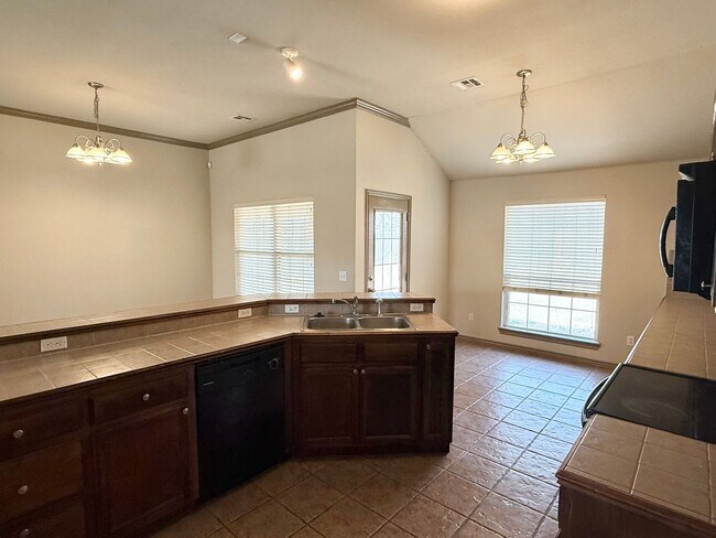 Building Photo - Gorgeous Four Bedroom Home in Scissortail Landing of Edmond