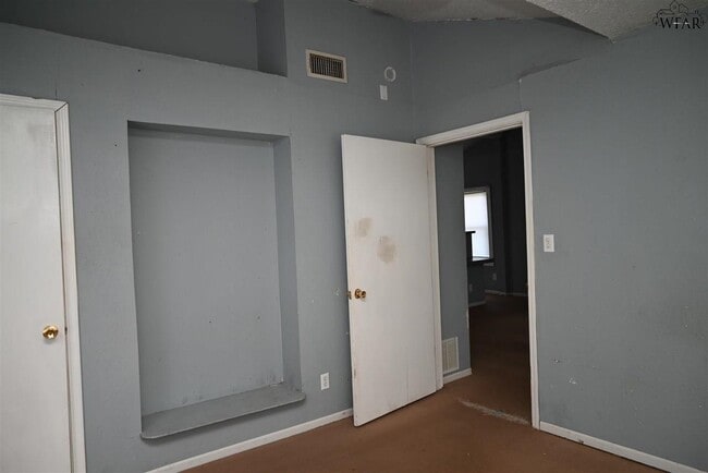 Building Photo - 1633 Hamlin Ave