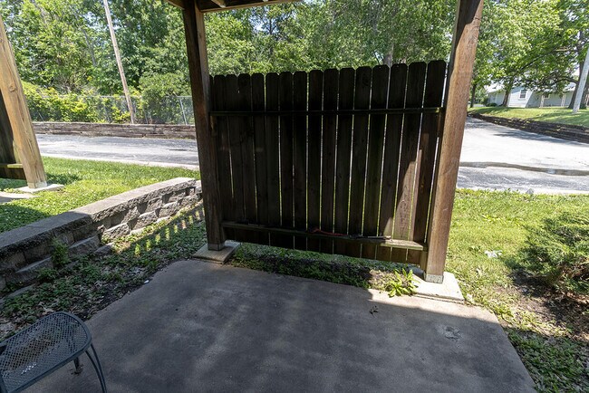 Building Photo - 105 N Garth Ave