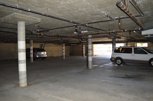 Building Photo - 2 BR, 1 and 1/2 BA Condo with 2 Parking Space