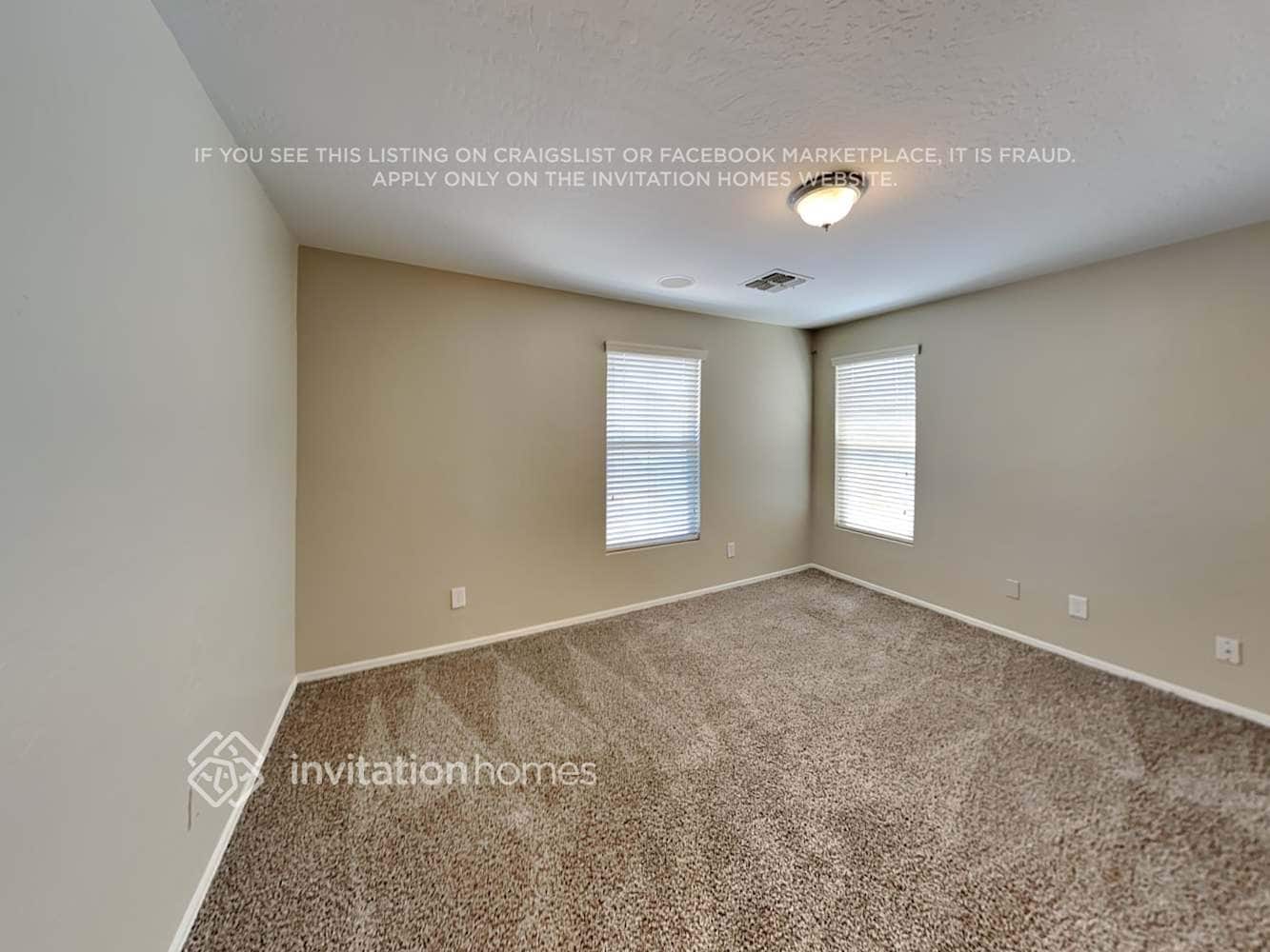 Building Photo - 2812 S 100th Dr