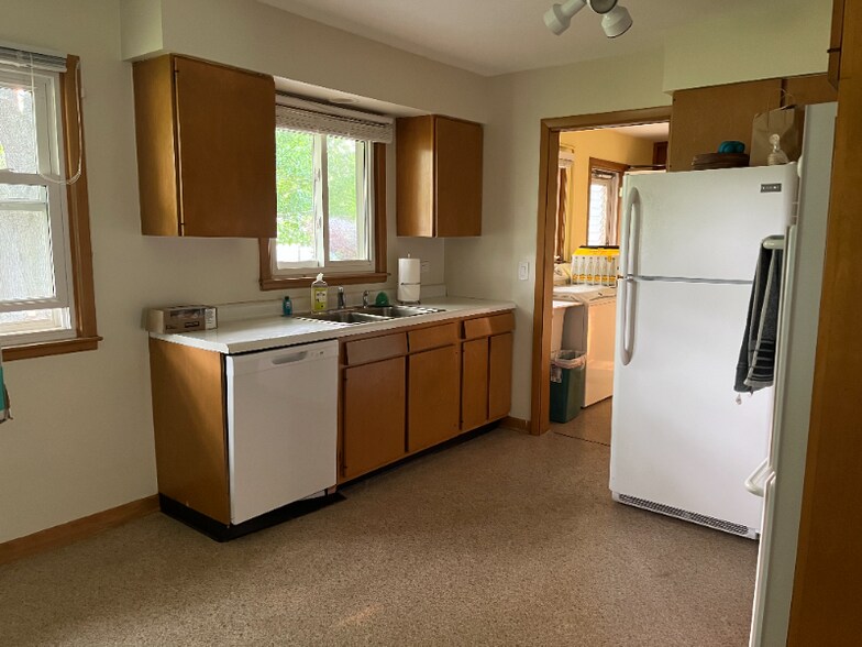Building Photo - 106 S Bobby Ln