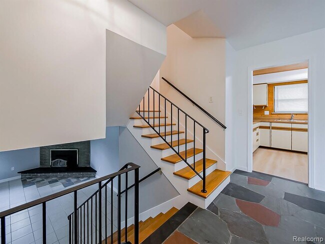Building Photo - 7580 Thornwood St