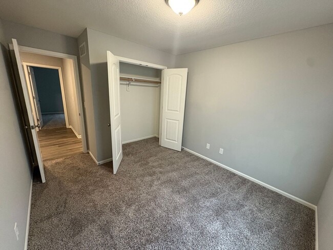 Building Photo - 705 Poplar Cir
