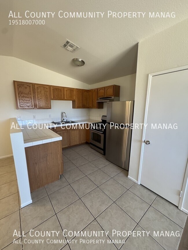 Building Photo - 58439 Palisade Dr