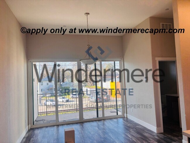 Building Photo - Gorgeous Rare MIDTOWN tri-level Modern home w/ Rooftop Patio!