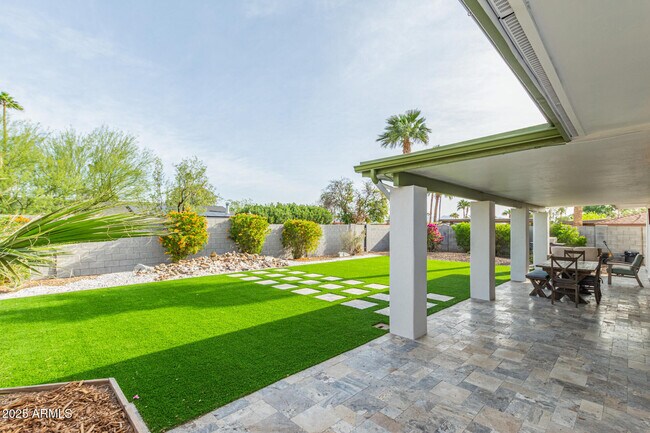 Building Photo - 2542 E Cochise Rd