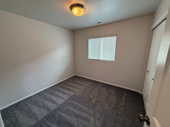 Building Photo - 3Bd/2.5Ba Maple Valley Home