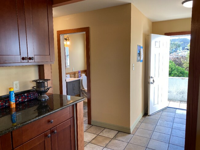 Building Photo - 203 Howard St