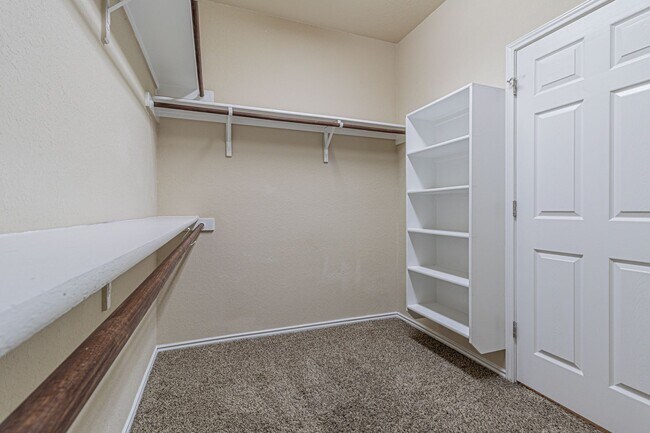 Building Photo - Great 4 bedroom 2.5 bath in Wildhorse