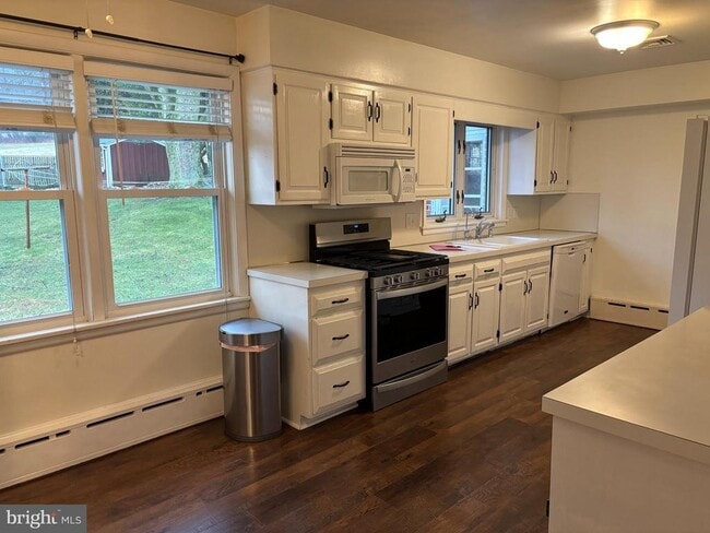 Building Photo - 5424 Valley View Dr