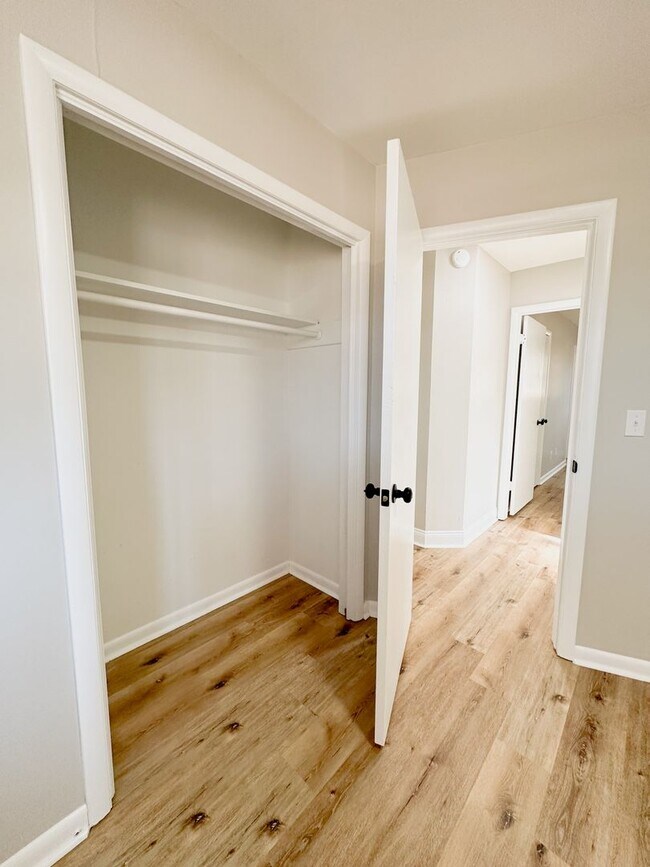 Building Photo - 3bd/2ba Fayetteville Home Available!