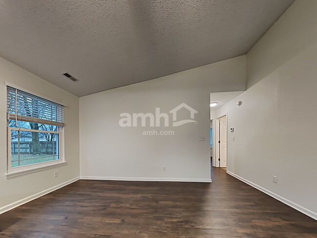 Building Photo - 528 Woodfield Cir